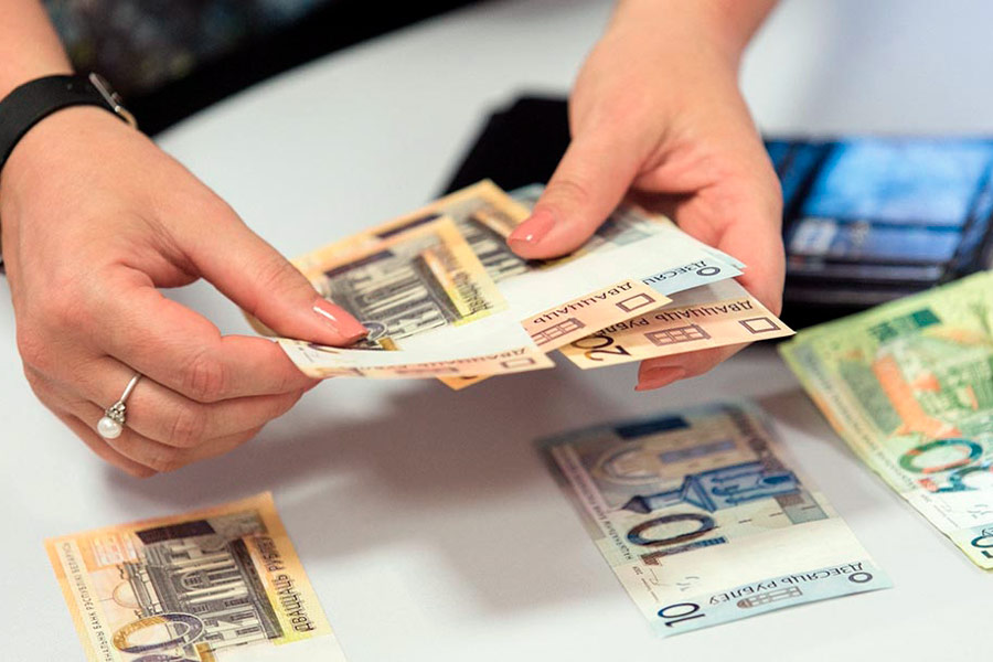 Может ли наниматель по требованию работника заменить полный трудовой отпуск денежной компенсацией?