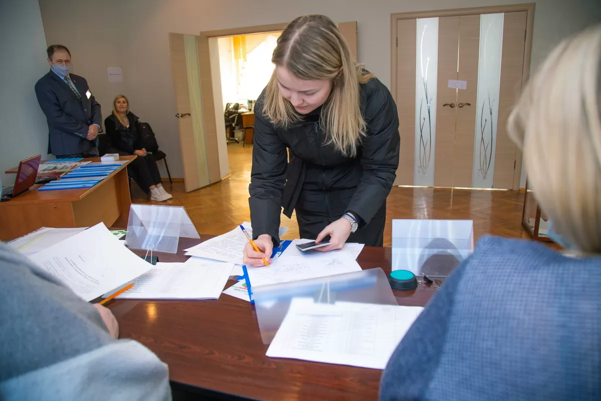 Единичные жалобы избирателей есть, но их сложно назвать объективными и конструктивными