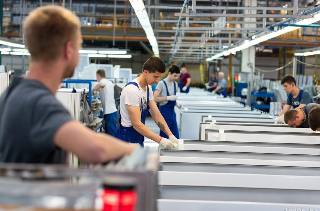 НОРМЫ РАБОЧЕГО ВРЕМЕНИ И ОПЛАТА ТРУДА: КАК ТРУДОВОЙ КОДЕКС ЗАЩИЩАЕТ БЕЛОРУСОВ ОТ ПЕРЕРАБОТОК