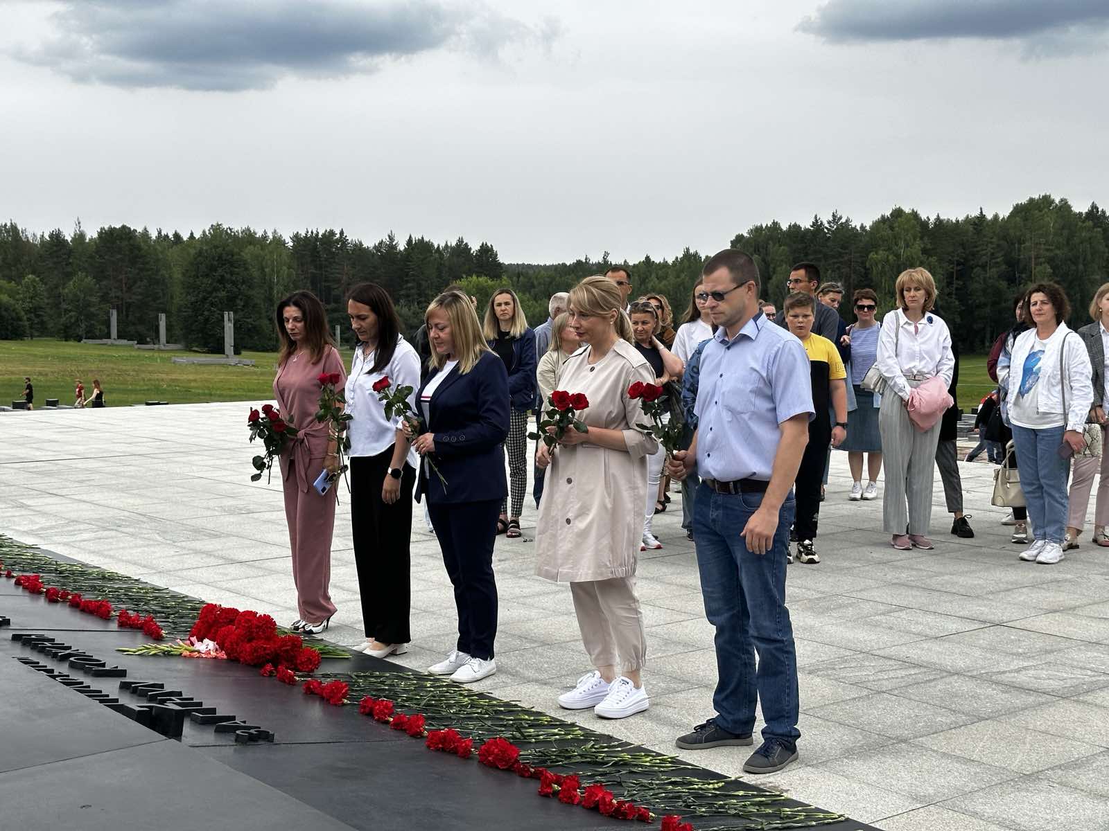 «Чтобы помнить…» – члены Молодечненской районной организации Профсоюза работников госучреждений совершили поездку в Хатынь
