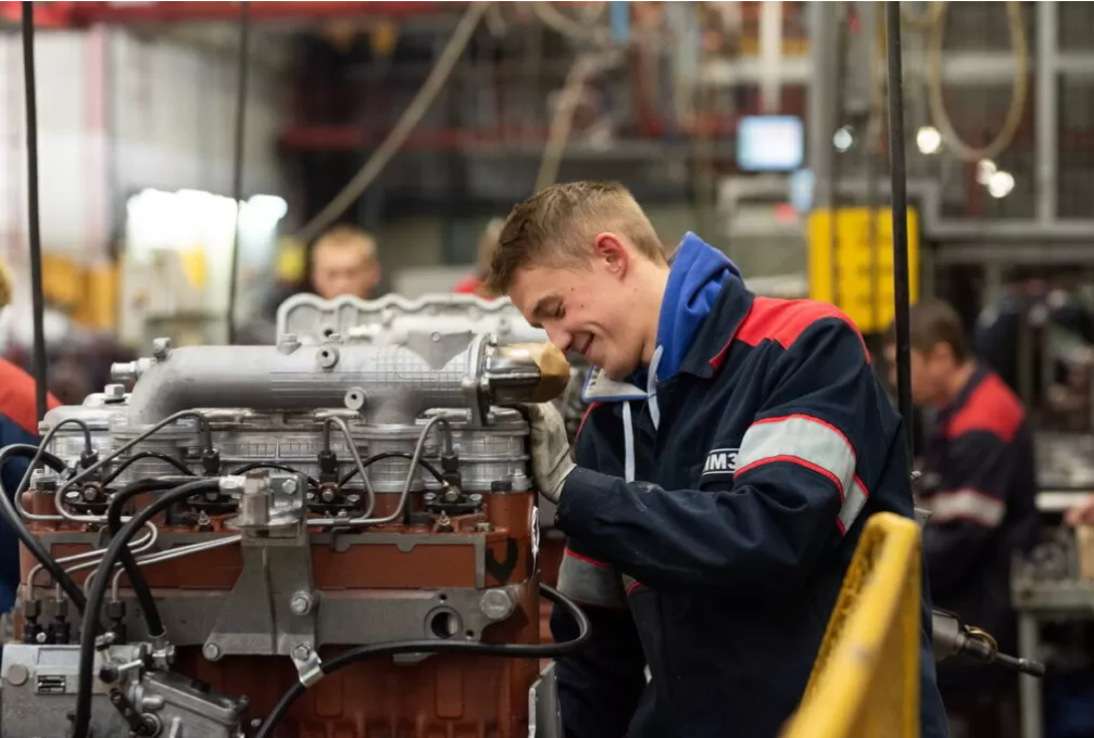 Необходимо усилить социальные гарантии для молодых людей на их первом рабочем месте