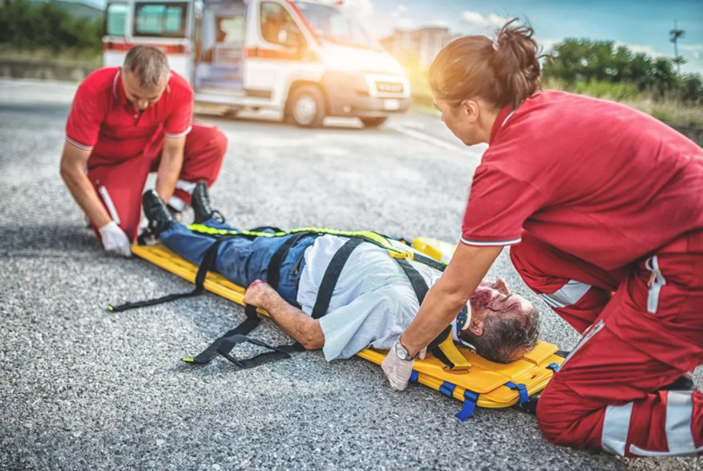 ПОКА ЕДЕТ СКОРАЯ: КАК ОКАЗАТЬ ПЕРВУЮ ПОМОЩЬ ПРИ ТРАВМЕ