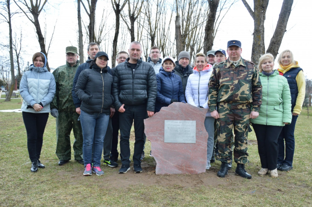 Прокуроры Минщины заложили аллею в Заславле в честь 100-летия со дня образования прокуратуры Беларуси