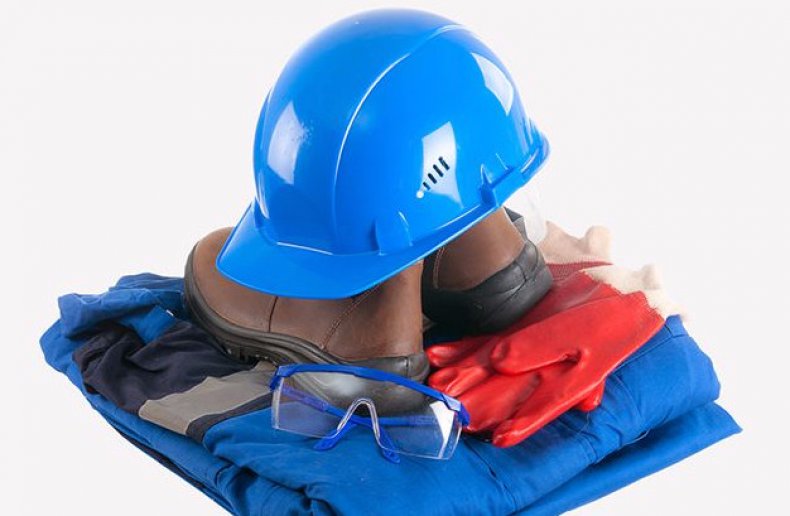 Кто стирает спецовку?