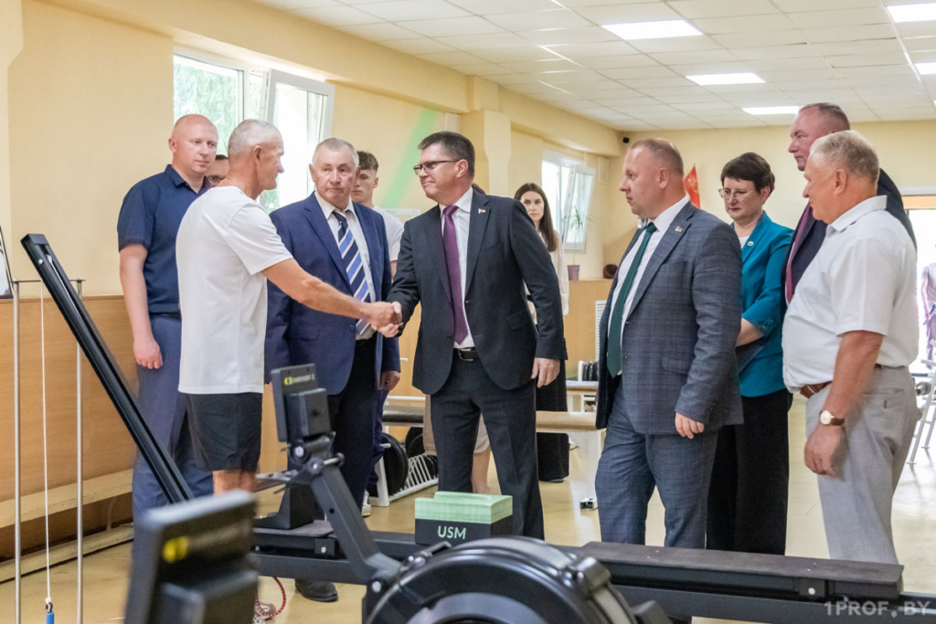 В новый спортивный сезон – с новыми возможностями. ФПБ преподнесла Брестской СДЮШОР нужный подарок
