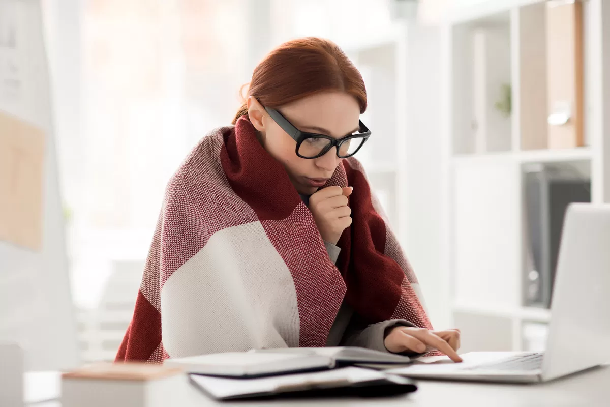 НА РАБОТЕ СЛИШКОМ ХОЛОДНО: ЧТО ДЕЛАТЬ И КОМУ ЖАЛОВАТЬСЯ