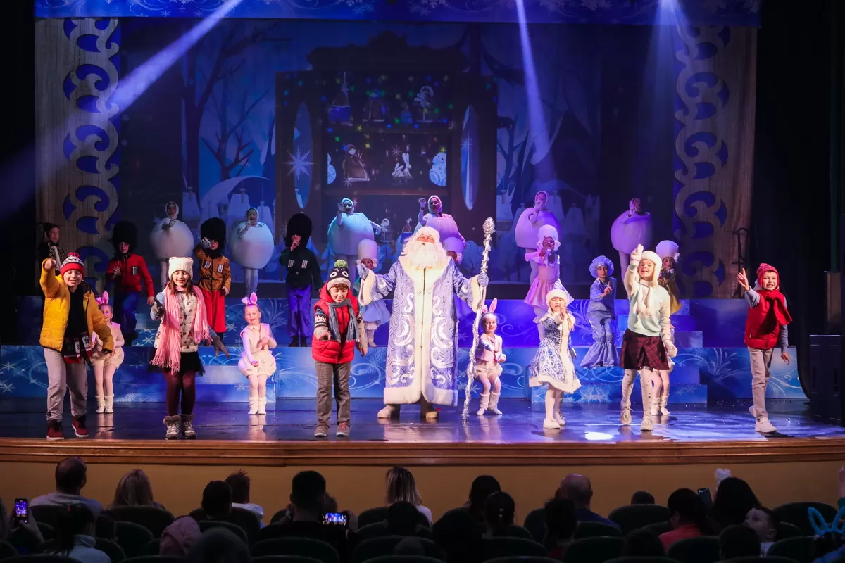 Время загадывать желания. В Минске прошла главная профсоюзная елка страны