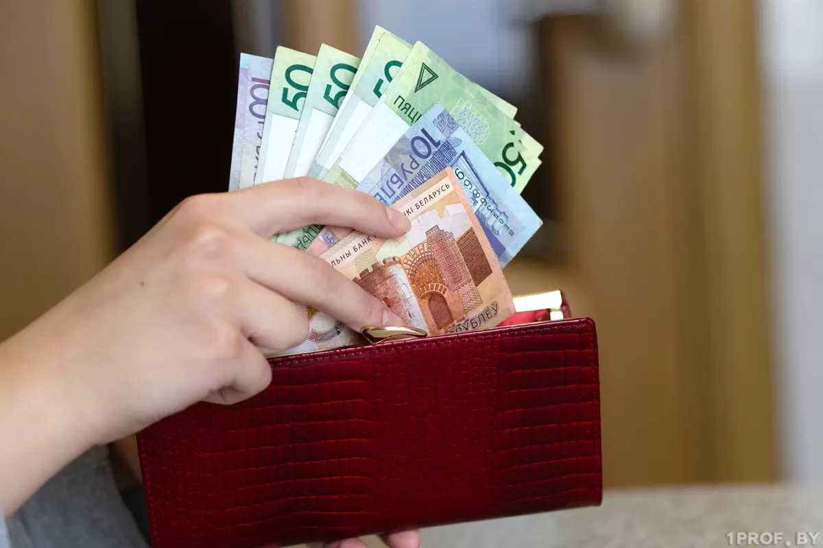 В МИНТРУДА РАССКАЗАЛИ, ПЕРЕСЧИТАЮТ ЛИ МИНИМАЛЬНУЮ ЗАРАБОТНУЮ ПЛАТУ ЗА СЕНТЯБРЬ В БЕЛАРУСИ