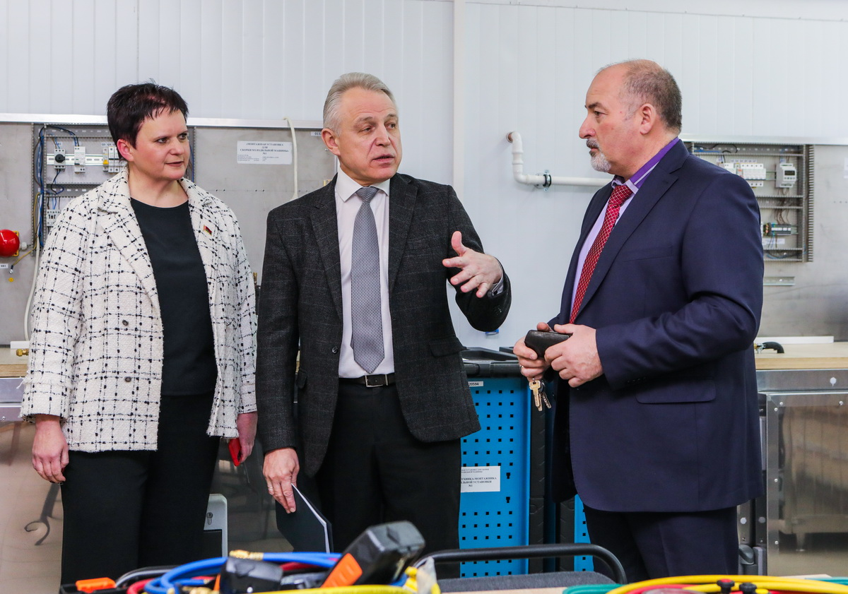 Как повысить престиж рабочих профессий и процент закрепляемости молодежи на предприятиях