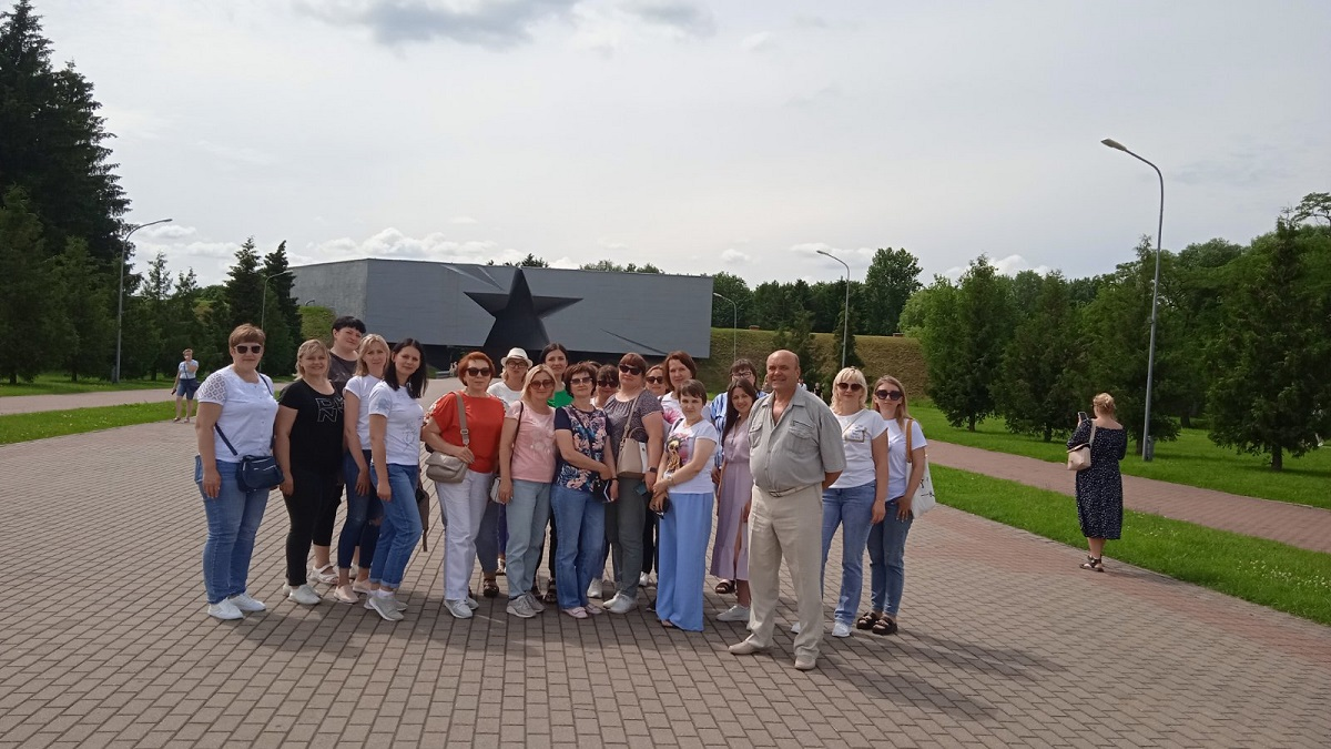 Крепость мужества и стойкости. Город – с улицей кованых фонарей