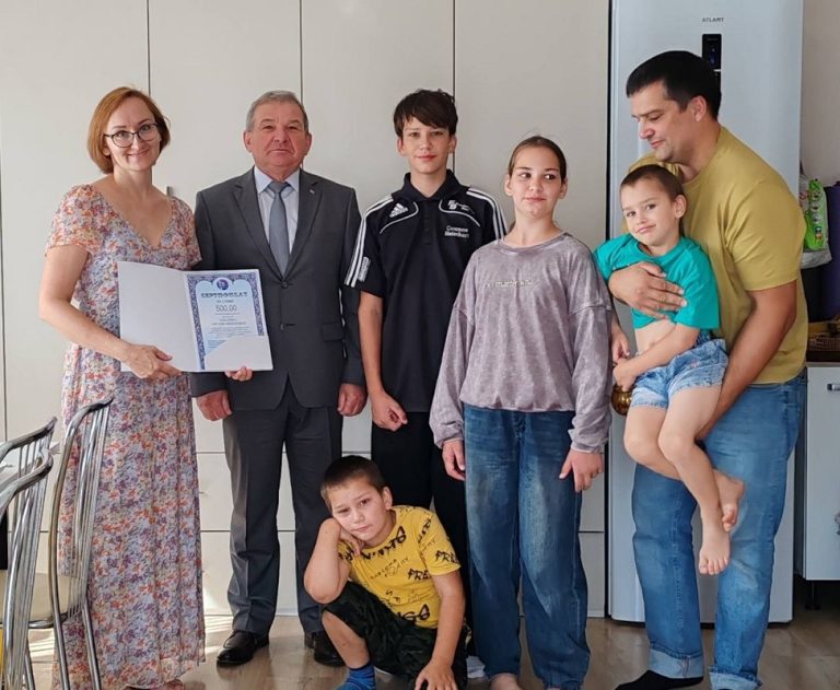 С заботой о детях: профсоюз помогает встретить 1 сентября уверенно