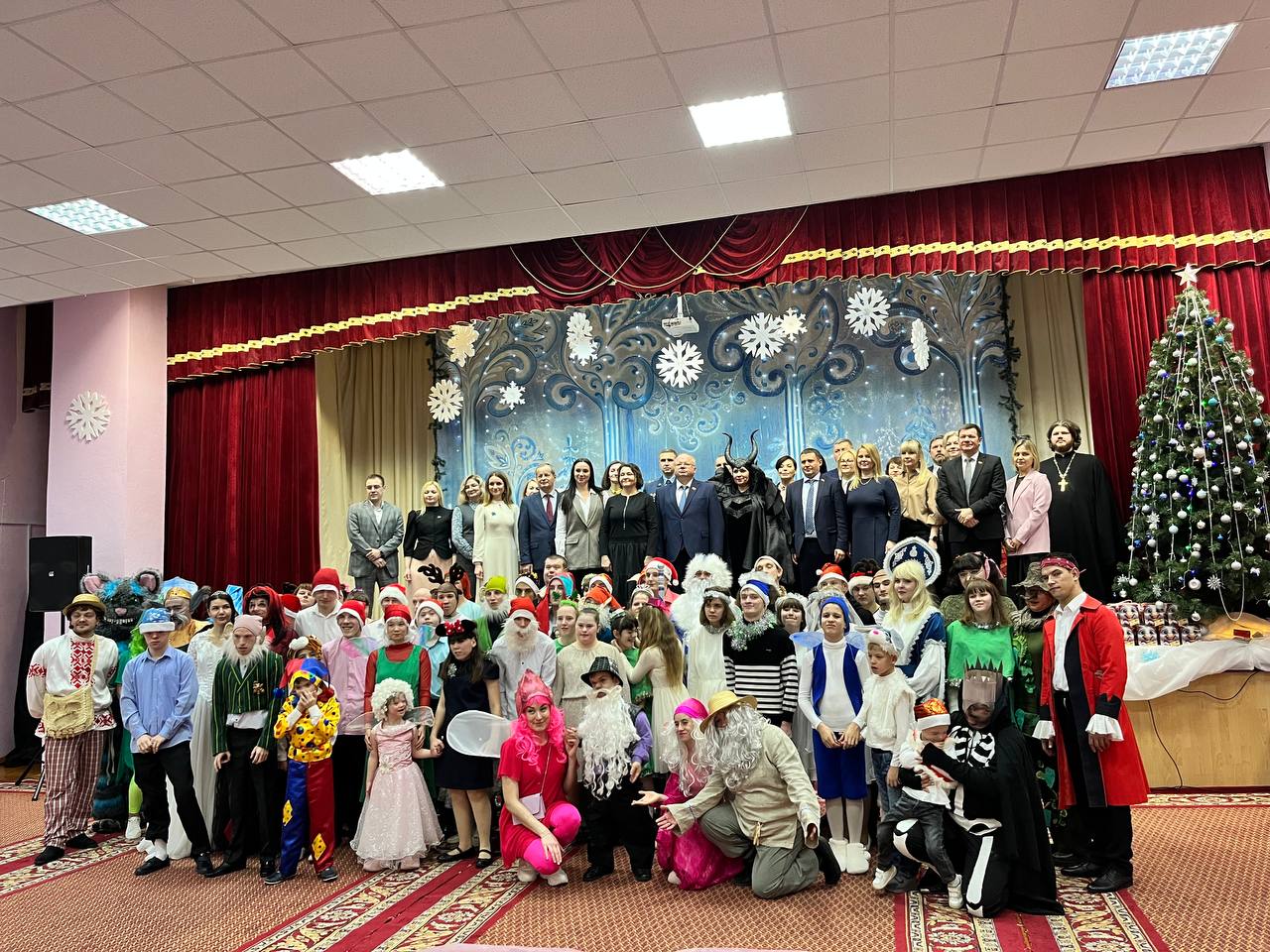 Визит доброты: воспитанников социального пансионата «Игуменский» посетили гости